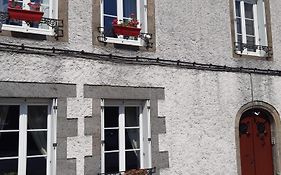 Number 22 - Le Dorat - Apartment One With Garden & Free Parking